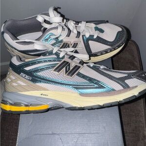 New Balance White and Teal Mesh Lace-Up Sneakers